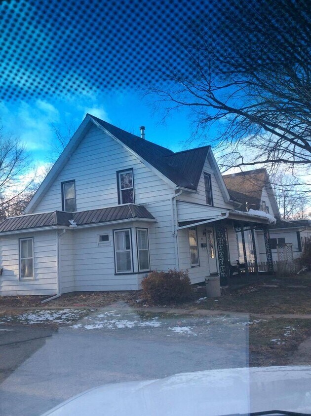 411 N 5th St, Clear Lake, IA 50428 House Rental in Clear Lake, IA