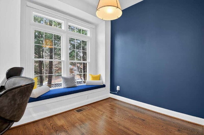 Building Photo - 504 N Thomas St