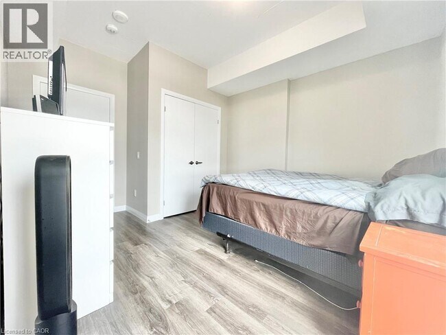 Photo du bâtiment - 60 Charles St W