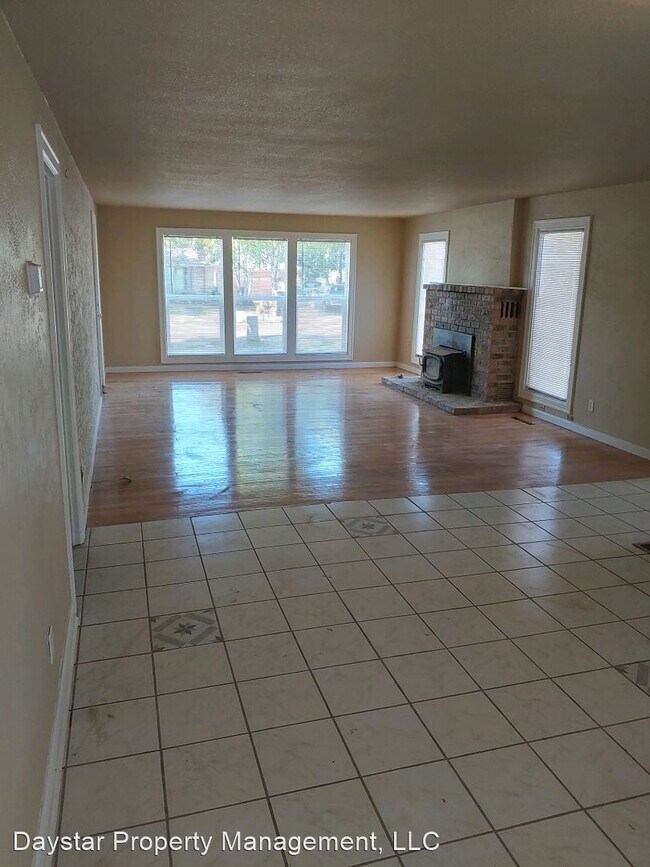 Building Photo - 3 br, 2 bath House - 643 N Molalla Ave