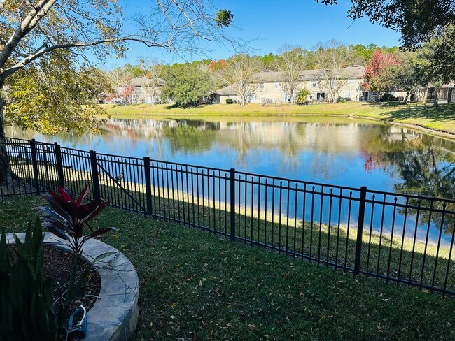 Foto del edificio - 1630 Vineland Cir