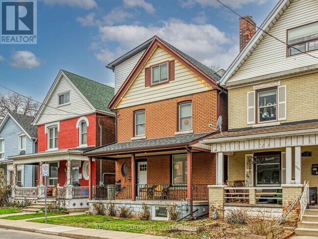 Photo du bâtiment - 333-333 Emerald St N