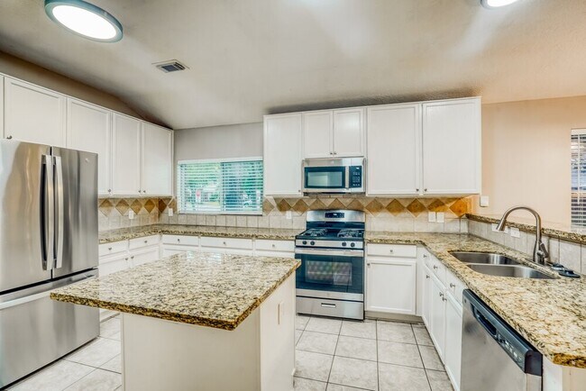 Foto del edificio - 10403 Falling River Dr