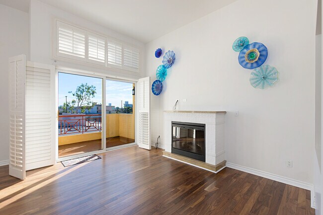 Building Photo - 320 S Willaman Dr