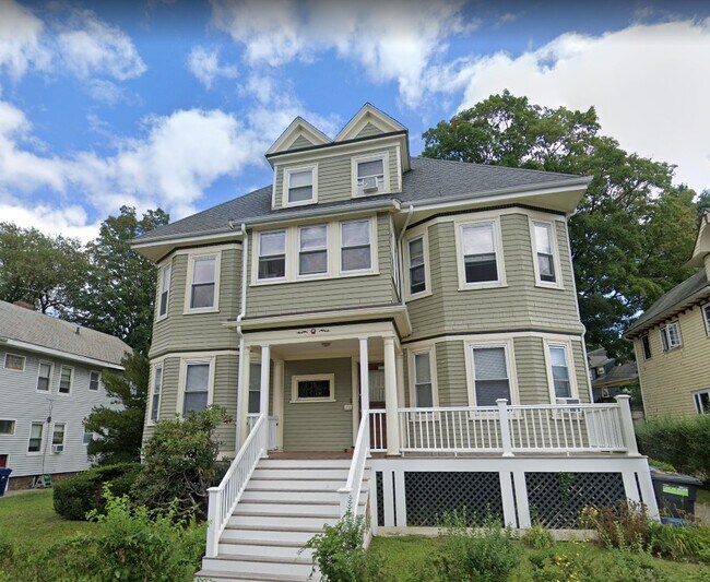 Building Exterior - 14 Bentley St