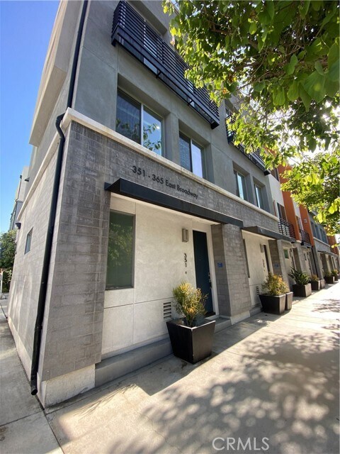 Primary Photo - 351 E Broadway