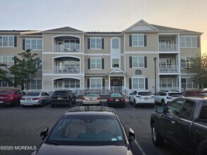 Building Photo - 625 Sloan Ct