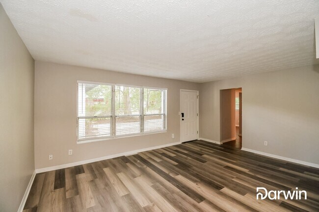 Foto del edificio - 4662 Lincrest Dr N