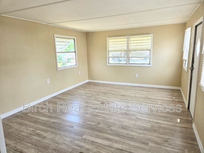 Foto del edificio - 7041 Lofty Dr