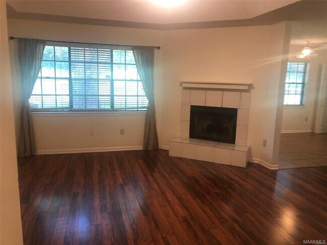 Building Photo - 555 Forest Park Dr