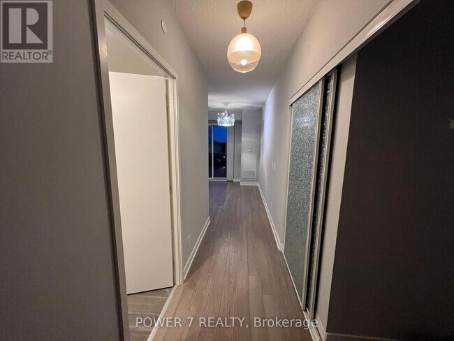 Building Photo - 5180 Yonge St