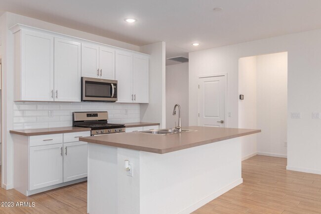 Foto del edificio - 12658 W Northview Ave