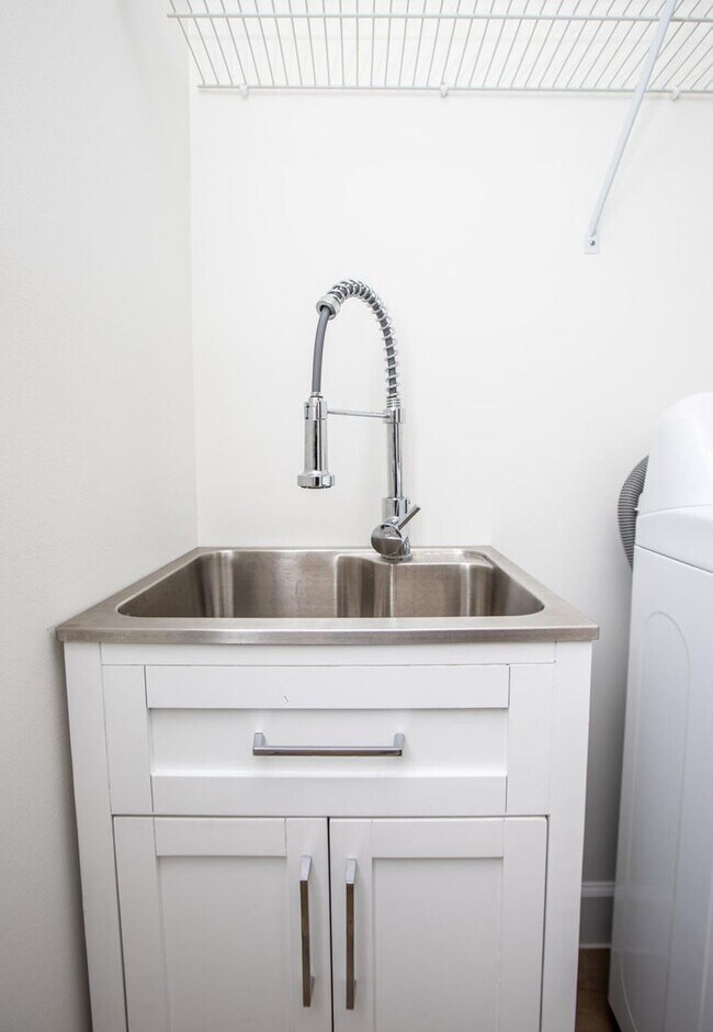 Building Photo - 10881 La Salinas Cir