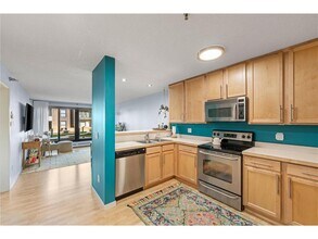 Building Photo - 48 Groveland Terrace