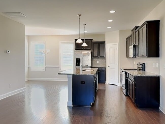 Building Photo - 43 Rowland Dr