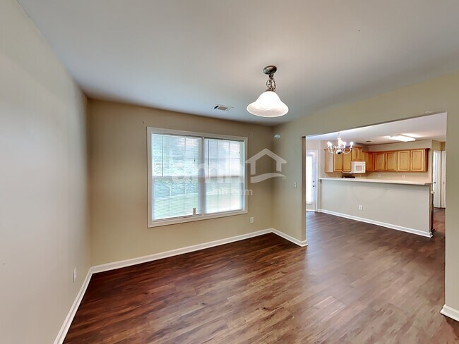 Foto del edificio - 6433 Grand Hickory Dr