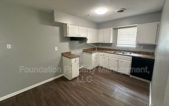 Building Photo - 4100 Maumee St