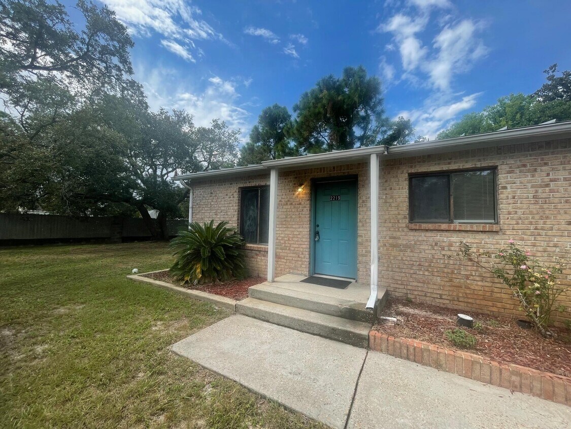 Foto principal - 2219 Paloma St