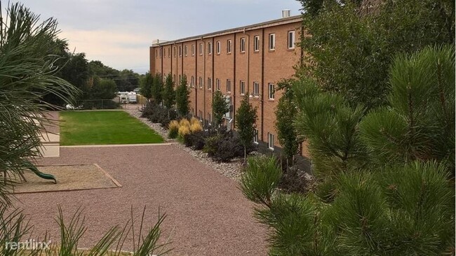 Building Photo - 625 Hathaway Dr