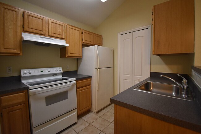Foto del edificio - ORLANDO: 1 bed/1 Bath, Gated Community of ...
