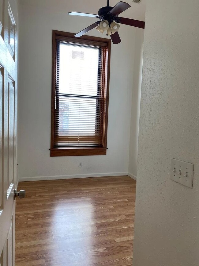 Building Photo - 117 W Washington St