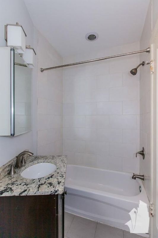 Foto del edificio - 2229 W Wilson Ave