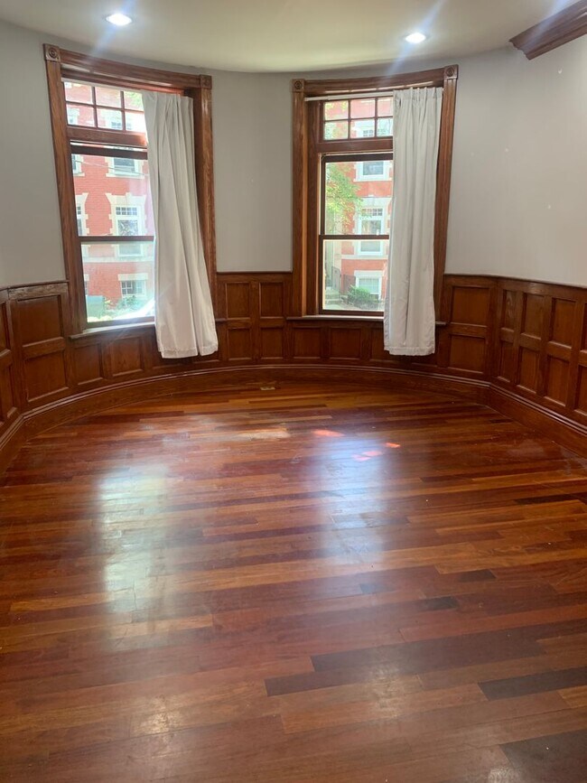 Foto del edificio - 21 Strathmore Rd #2B Brookline MA 02445
