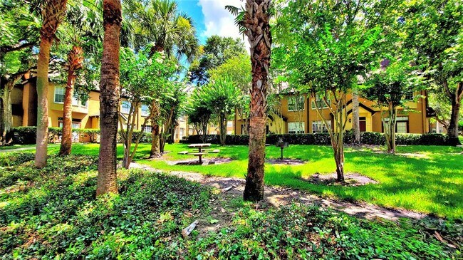 Foto del edificio - 6348 Raleigh St