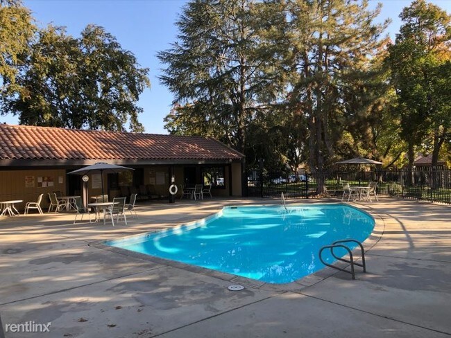 Building Photo - 3 br, 2 bath Condo - 1805 W Santa Ana Ave