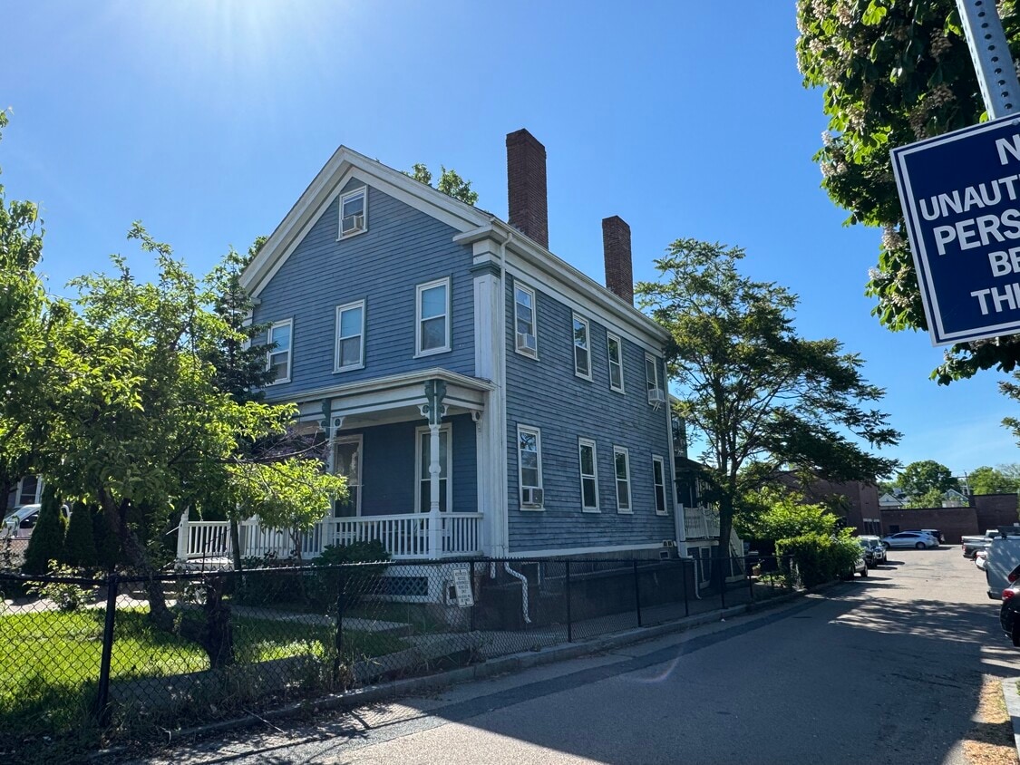 Primary Photo - 120 Park St