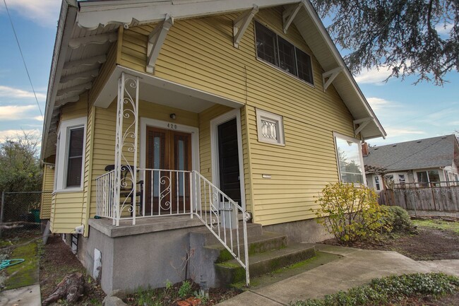 Foto del edificio - $1,300 OFF First Month's Rent for an 18-mo...