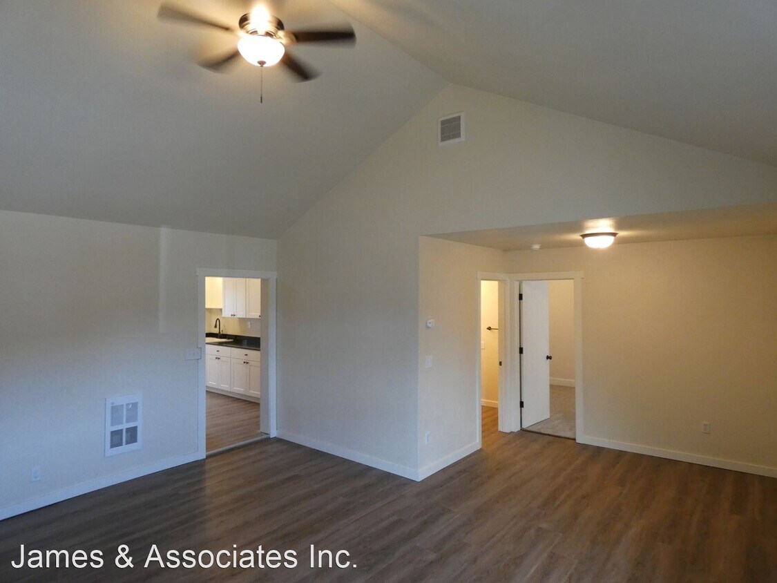 Primary Photo - 2 br, 1 bath House - 814.5 South C Street