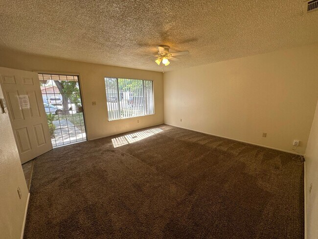 Building Photo - 537 Arrowhead Ct