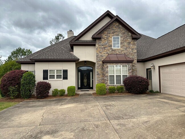 Foto del edificio - 5 Bedroom Single Family Home in Pike Road