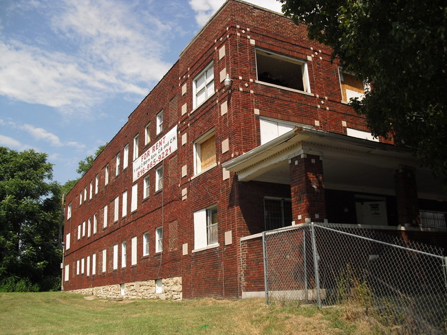 Building Photo - 3006 Tracy Ave