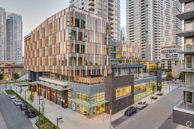 Building Photo - Sun Towers Metrotown
