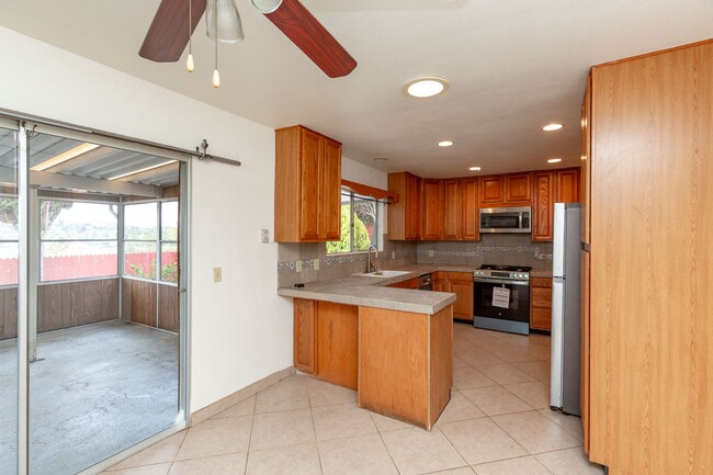 Building Photo - ***MT HELIX 3 BED 2 BATH***NEW APPLIANCES*...