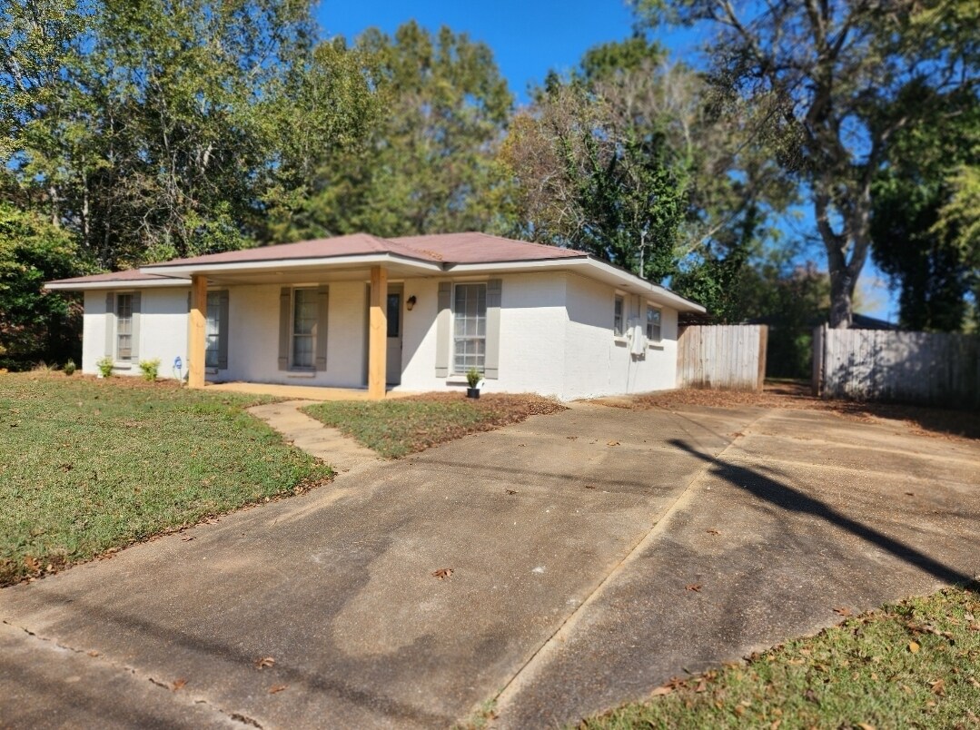 215 Brookhaven Dr, Prattville, AL 36066 House Rental in Prattville