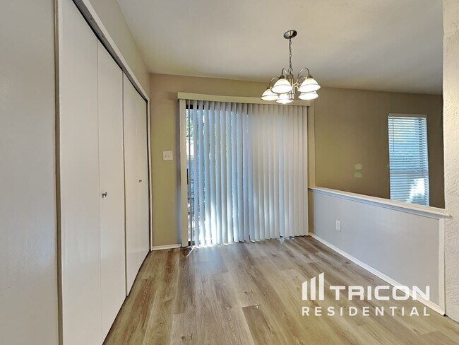 Foto del edificio - 509 Forestwood Dr