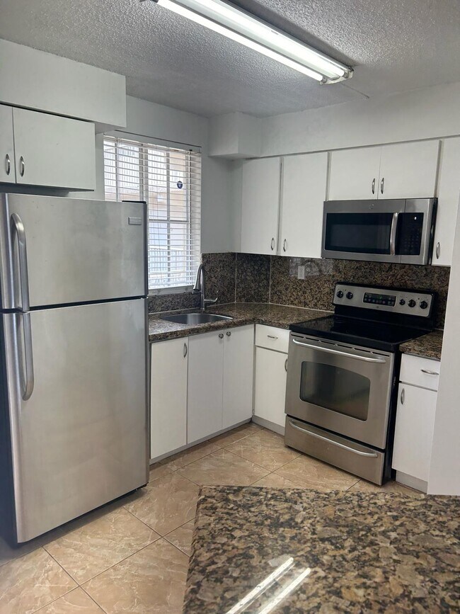 Foto del edificio - 6045 NW 186th St