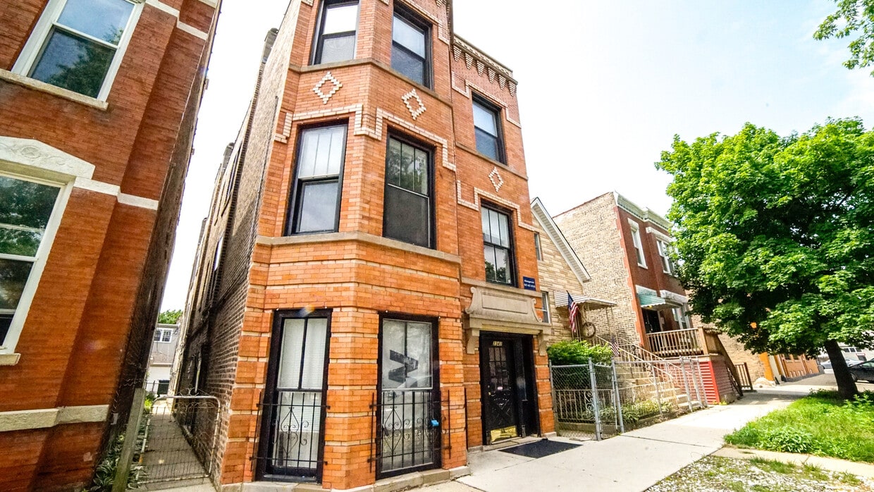 Exterior - 2341 W Charleston St
