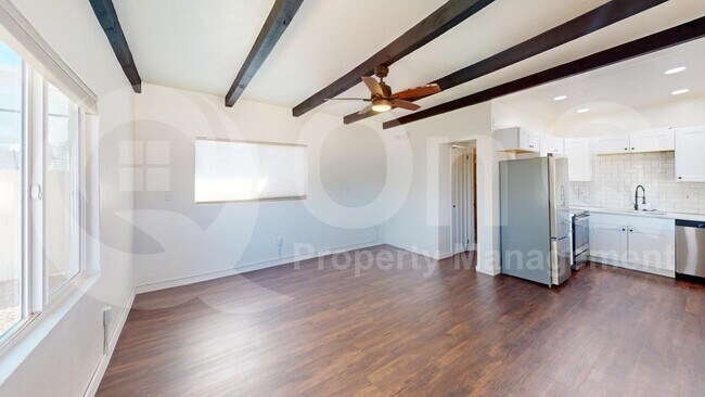 Building Photo - 2234 N Catalina Ave