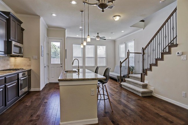 Building Photo - 10022 Spring Shadows Park Cir
