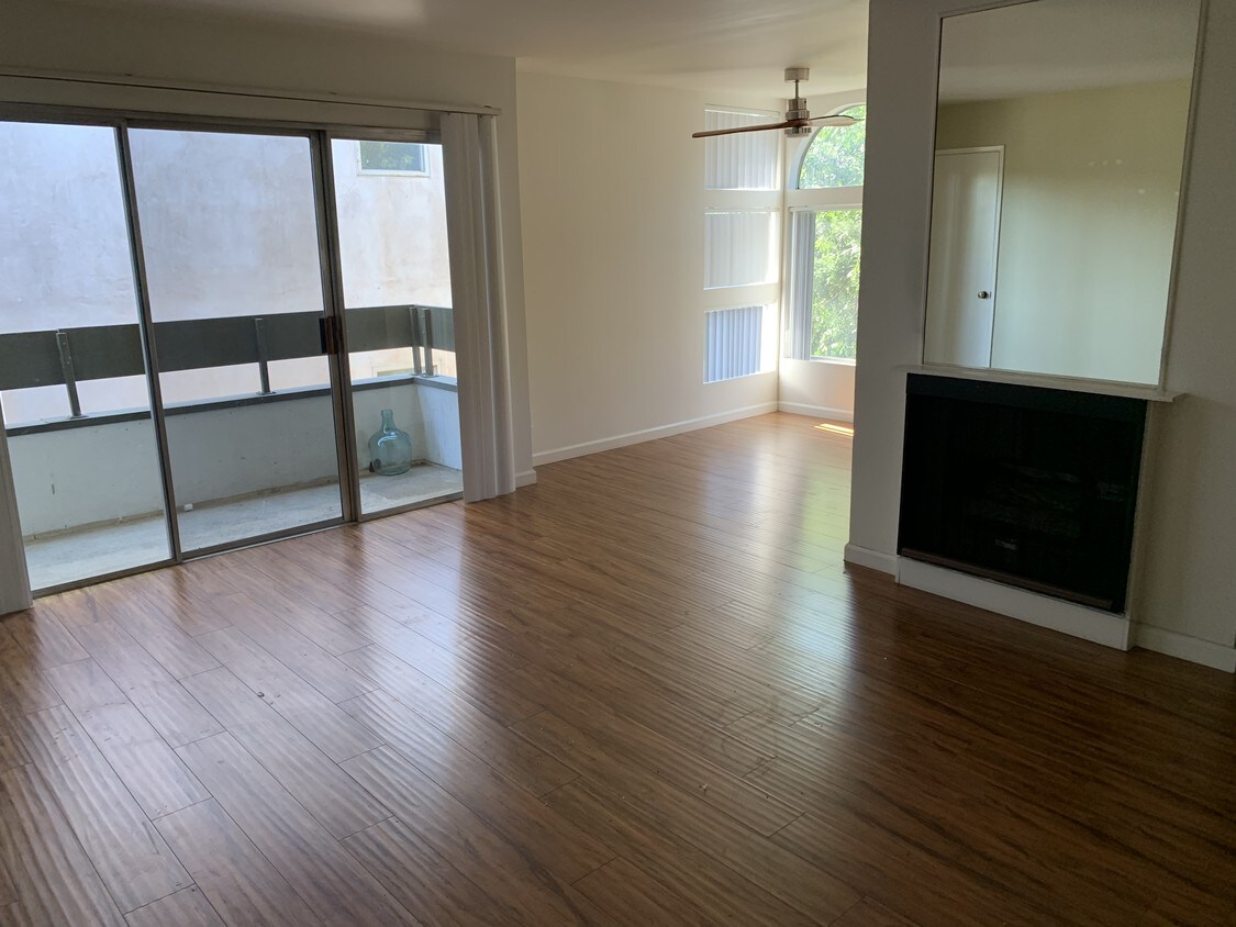 Foto principal - 13052 Moorpark St