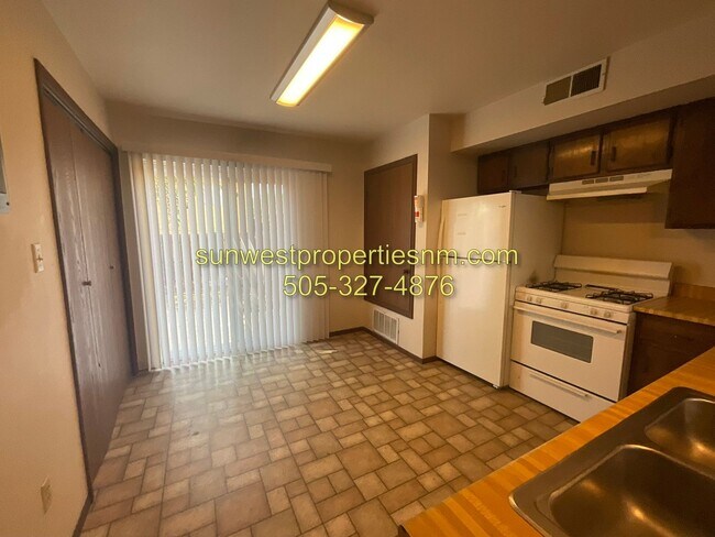 Foto del edificio - 1621 N Farmington Ave