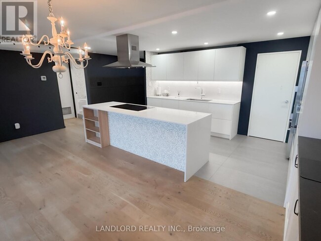 Building Photo - 30 Wellington St E