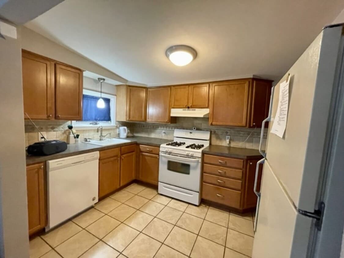Primary Photo - Charming 2-Bedroom Home in Godwin Heights ...