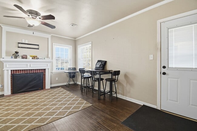 Building Photo - Spacious Home near I-244