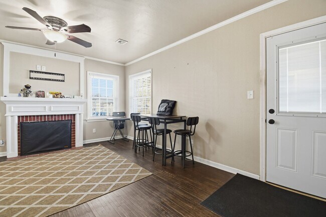 Foto del edificio - Spacious Home near I-244