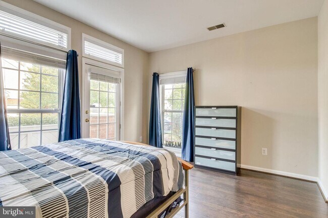 Foto del edificio - 6828 Brindle Heath Way